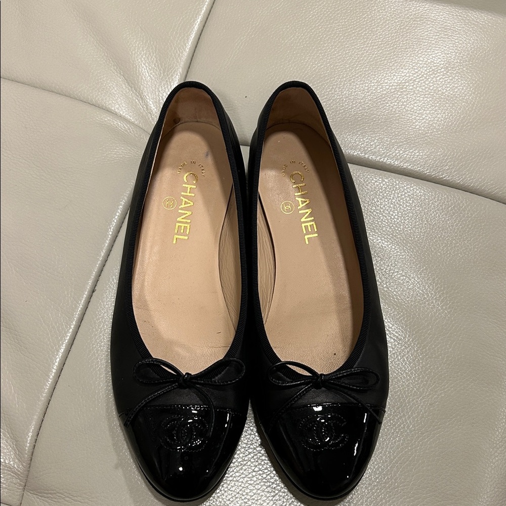 CHANEL Black Patent Cap Toe Flats